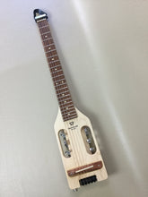 Charger l&#39;image dans la galerie, Traveler Ultra-Light Acoustic (Maple) with Gig Bag - MINT / Like New