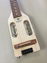 Charger l&#39;image dans la galerie, Traveler Ultra-Light Acoustic (Maple) with Gig Bag - MINT / Like New