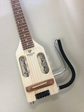 Charger l&#39;image dans la galerie, Traveler Ultra-Light Acoustic (Maple) with Gig Bag - MINT / Like New