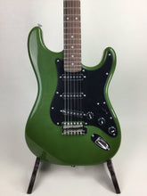 Cargar imagen en el visor de la galería, Atsah Guitars Model S Forest Green (w/ padded Atsah gig-bag)