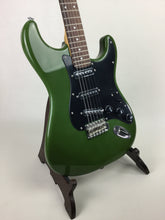 Cargar imagen en el visor de la galería, Atsah Guitars Model S Forest Green (w/ padded Atsah gig-bag)