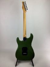 Cargar imagen en el visor de la galería, Atsah Guitars Model S Forest Green (w/ padded Atsah gig-bag)
